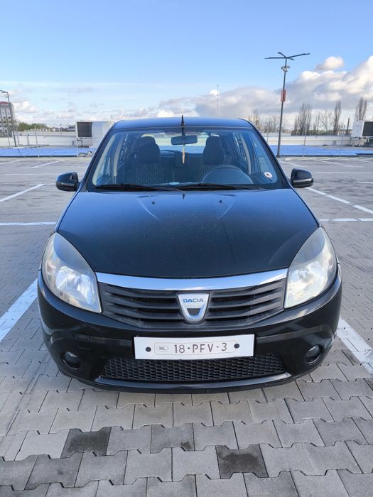 Vând Dacia Sandero Laureate 1.2 16V Black Line by Renault 2011 benzina