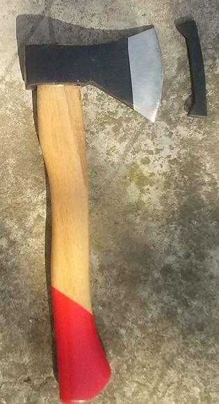 Брадви топори дърва