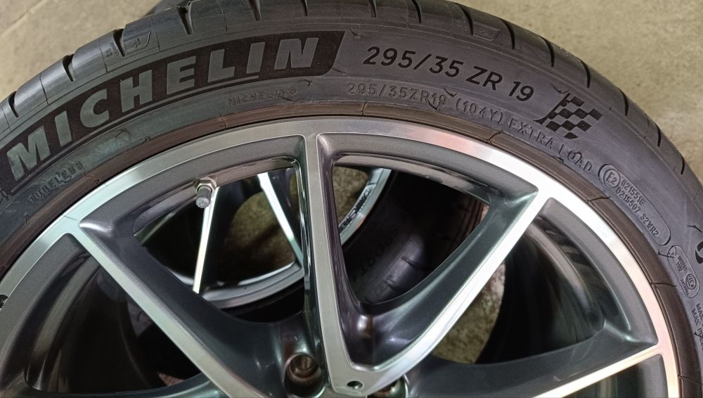 Оригинални  нови джанти спорт пакет гуми летни 19 цола за Mercedes E63