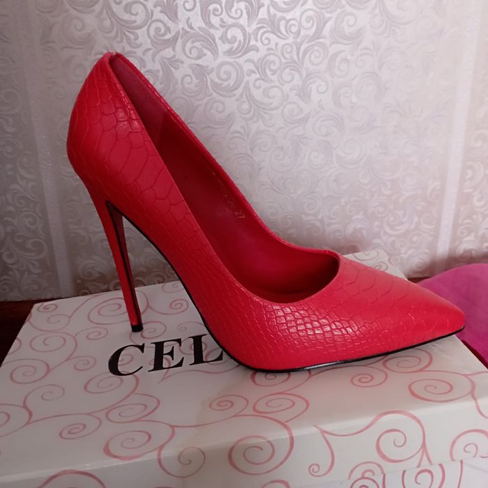 Продам туфли на высоком каблуке