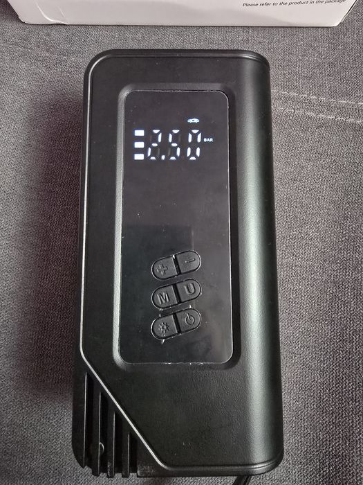 Продавам мобилно стартерно устройство с компресор за помпане на гуми