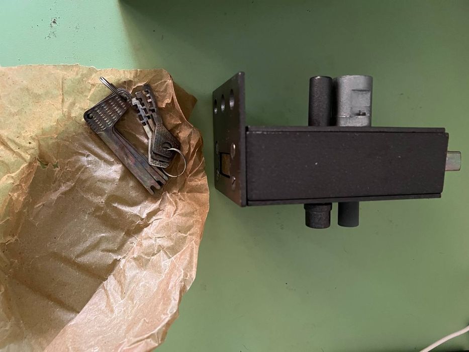 Продам новый замок