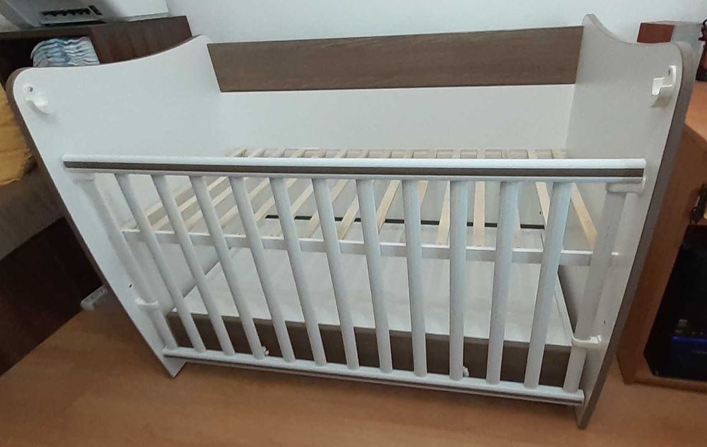 Детска кошара с механизъм люлка