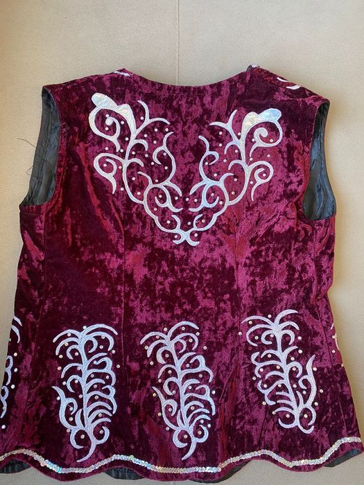 Продаётся национальные жилеты