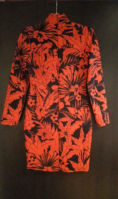 Дамска рокля с флорални мотиви