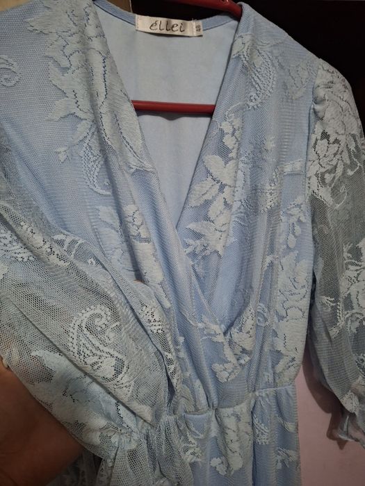 Продам платье   и юбки разные