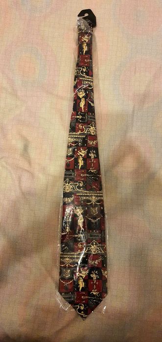 Костюм с риза и вратовръзка