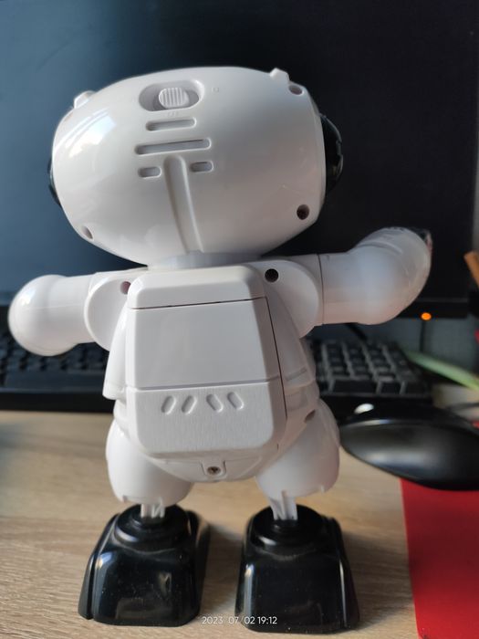 Продам танцующего робота Robo Beats.