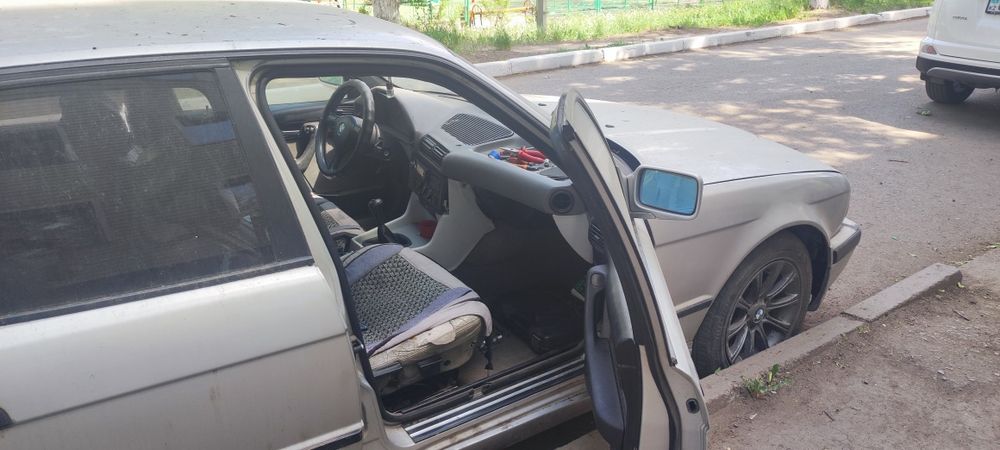 Bmw e34 m50b20 .