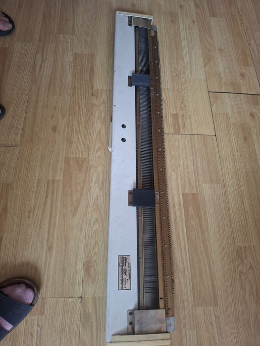 Masina de scria,  mașină de tricotat