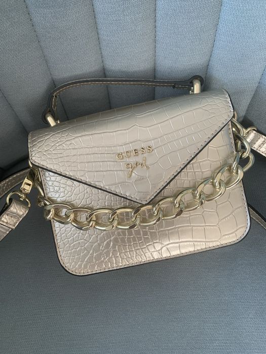 Малка златна чанта Guess