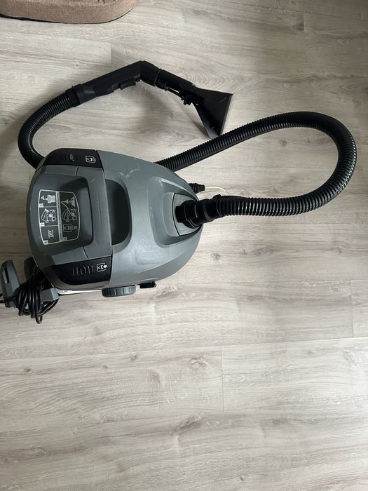 Моющий пылесос Karcher