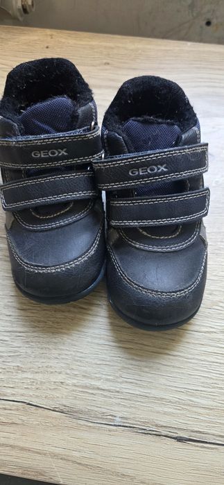 Продам утеплённые ботинки