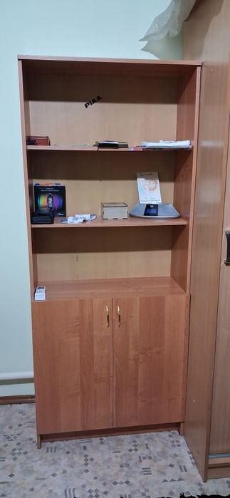 Продам книжный шкаф
