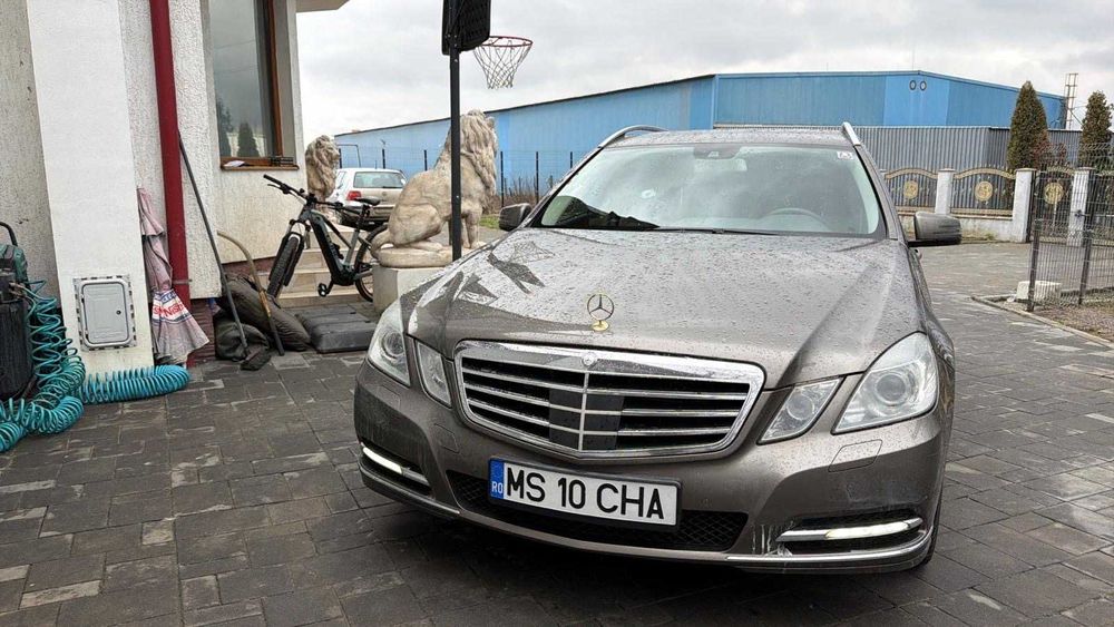 Mercedes E300 blue efficency