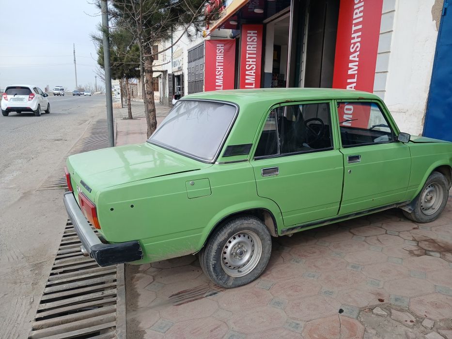 Jiguli 2105 sotiladi