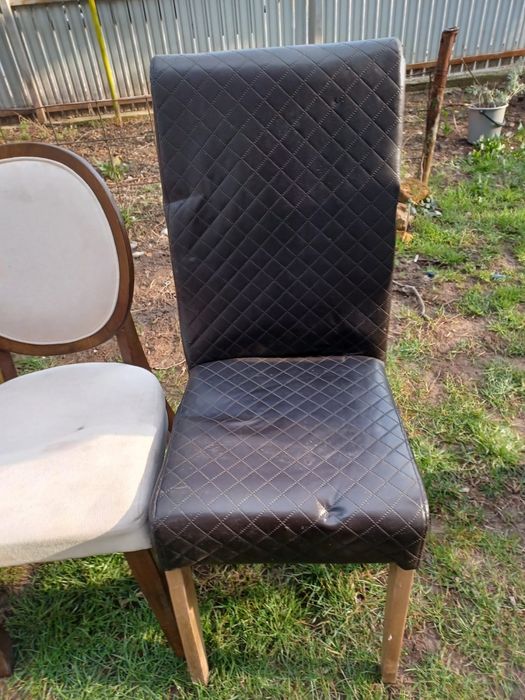 Vand scaune , mese , vesela