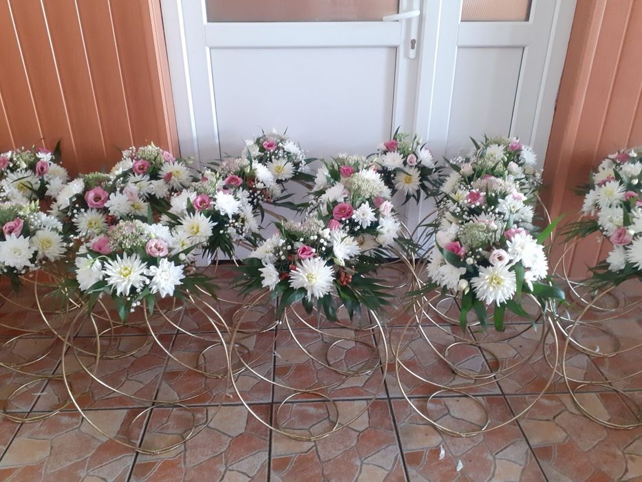 SUPORTURI DE FLORI pentru  evenimente 60 lei .