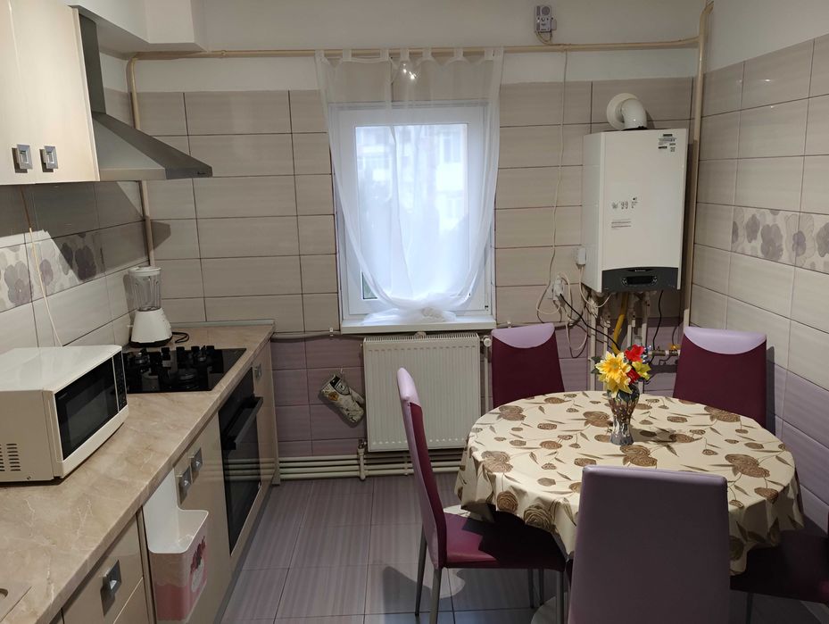 Apartament 3 camere decomandat, 71 mp, etaj 2, 2 băi, complet mobilat –  Berca