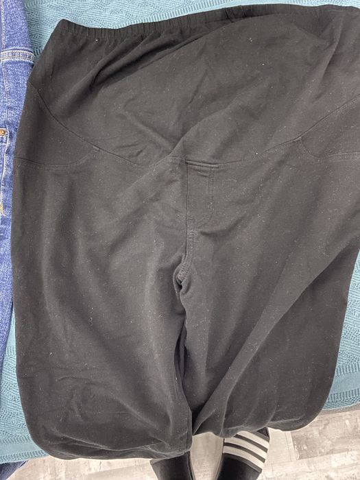 Vand blugi pentru gravide