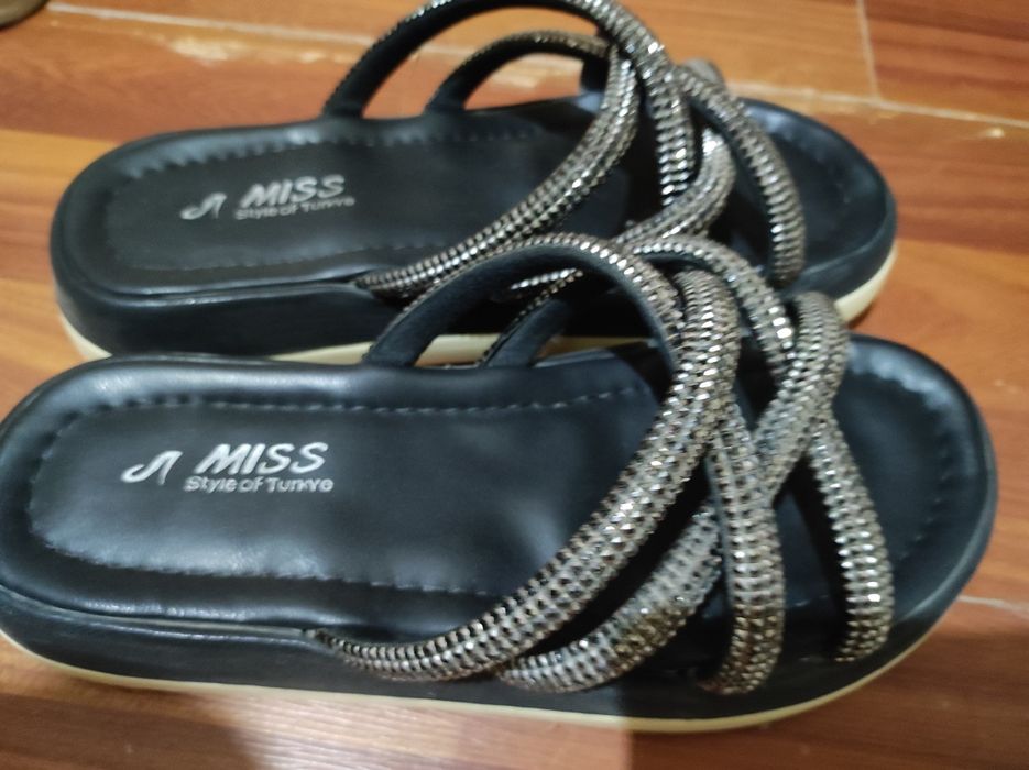 Срочно продаются летние тапочки