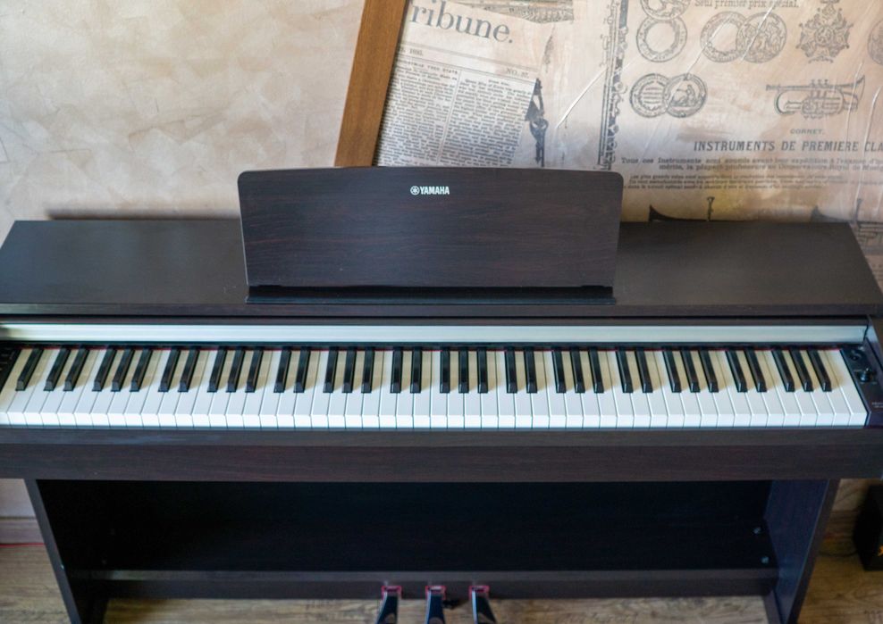Pian digital YAMAHA Arius YDP 142-Rosewood 88 clape grele, 3 pedale