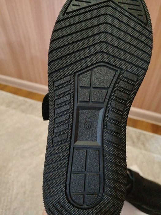 Туфли новые 37 размер на мальчика