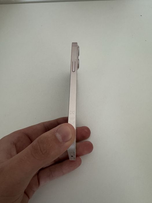 Vând iphone 13 simplu