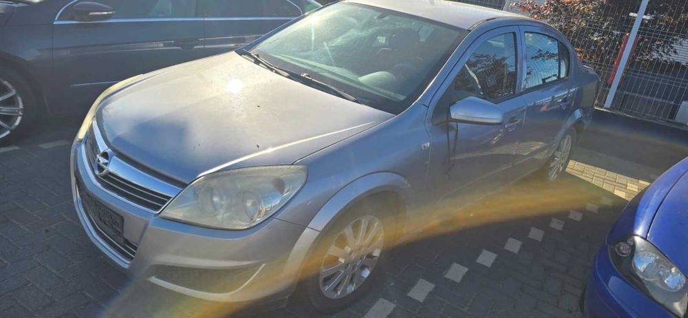 Dezmembrari dezmembrez Opel Astra H Sedan 1.3 CDTI cod motor Z13DTH