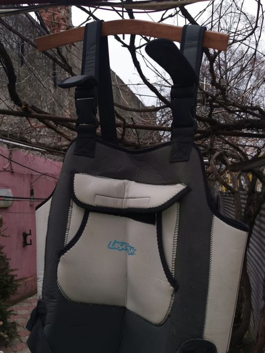 Salopetă neopren marca  Laser Fishpentru pescari.