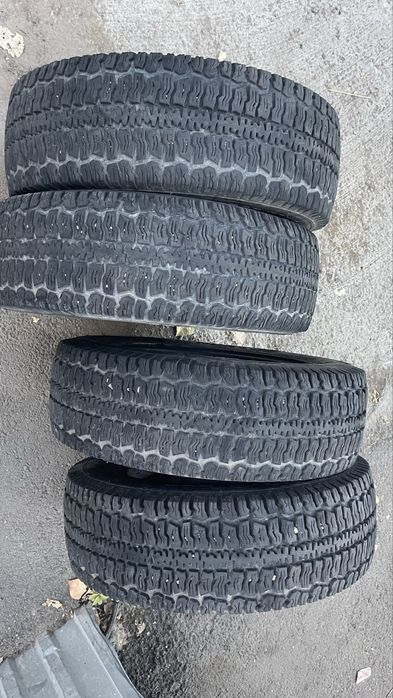Продам шины от Нива