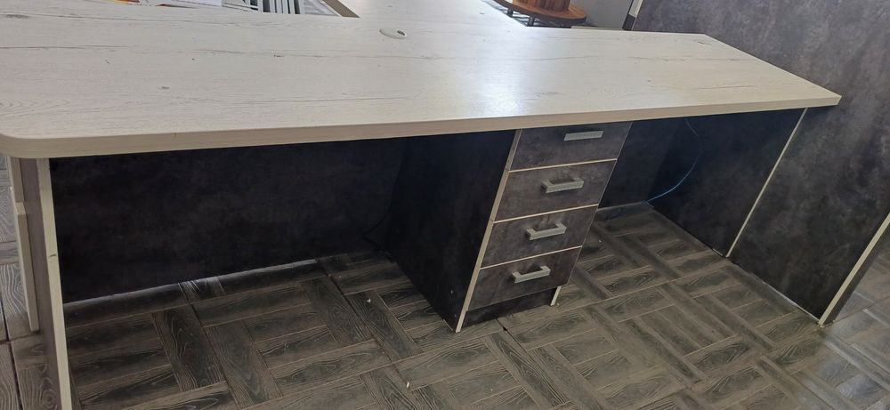 Продам офисный  стол