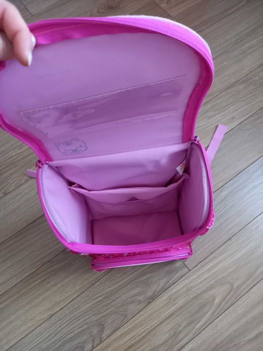 Ghiozdan ergonomic roz