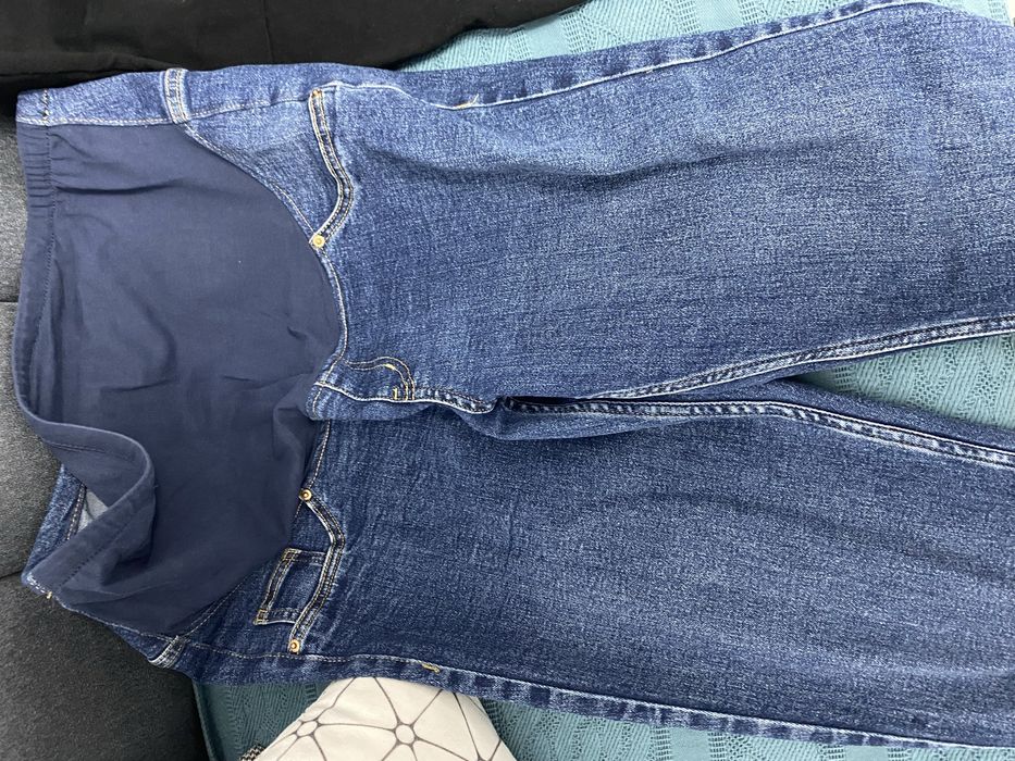 Vand blugi pentru gravide