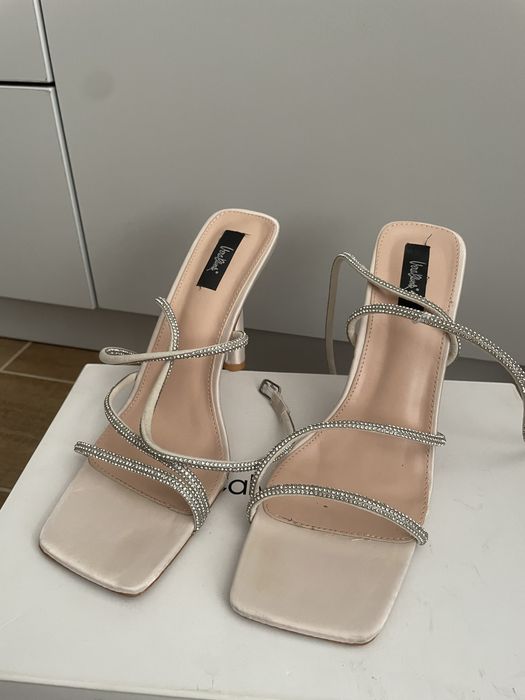 Сандали на ток с връзки