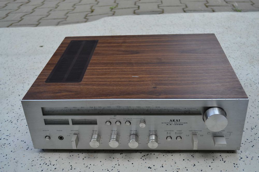 Amplificator Akai AA 1030