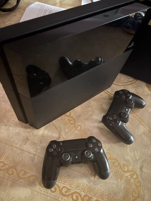 Ps4 fat(500gb) 2 джойстика с играми