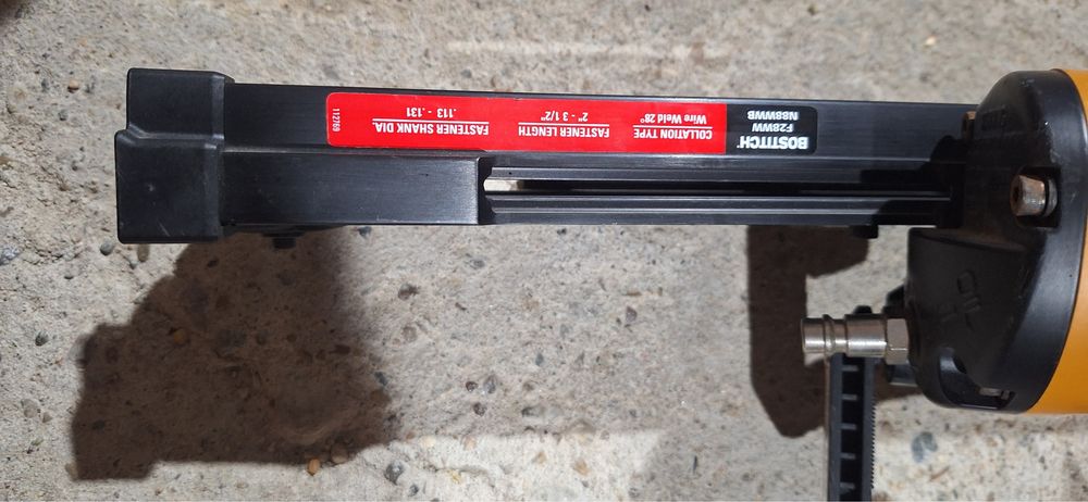 Pistol de cuie pentru lemn