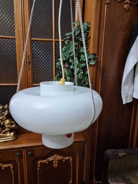 Продается люстра. Плафон стеклянный!