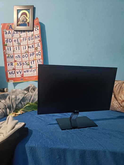 Monitor LG  model  E2260ST  22 inch