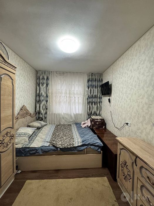 Метро Янги-хаёт. 3 хона квартира на 1-й линии (под бизнес)