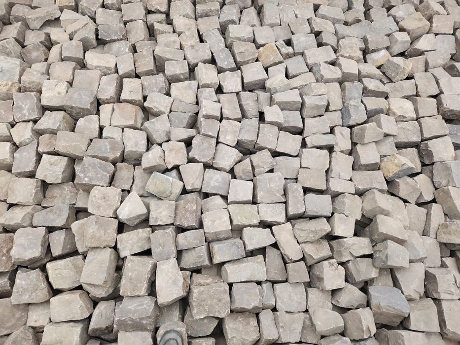 Piatra cubica pavaj curte