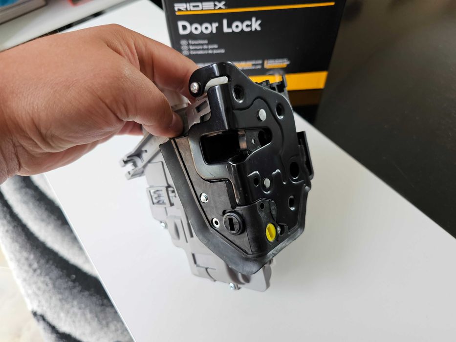 Продавам брава - задна лява за Altea, Altea XL, Toledo, Leon