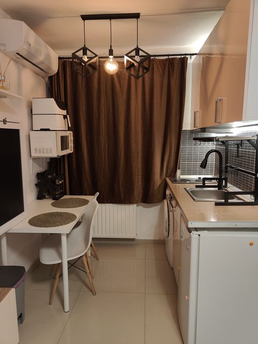 Garsoniera de vânzare zona Apărătorii Patriei