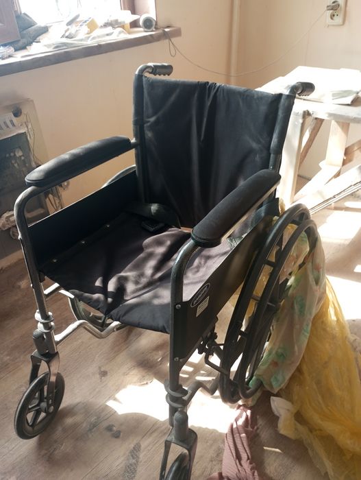Прадаетсия инвалидни каляска