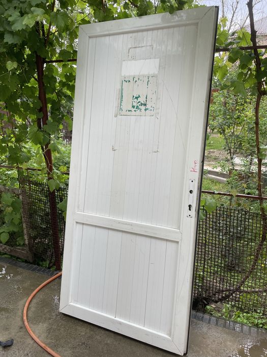 Продается пластик дверь без косяка, хорошем состояние.