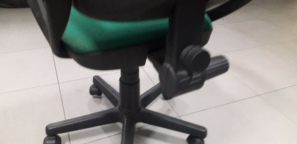 запазен офис стол от ранната демокрация закупен 1998г.