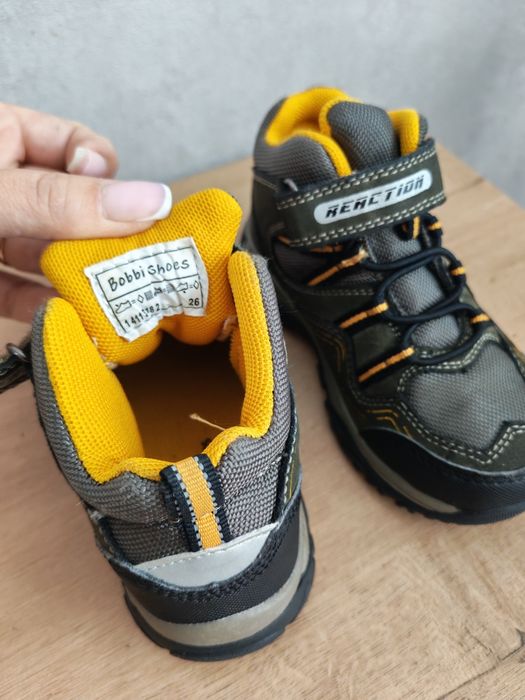 Продам осенние ботинки для мальчика
