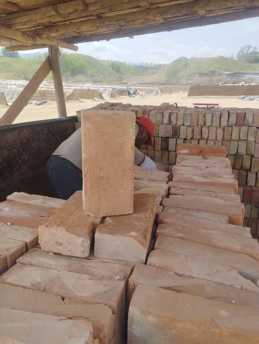 Кирпич красный жженный