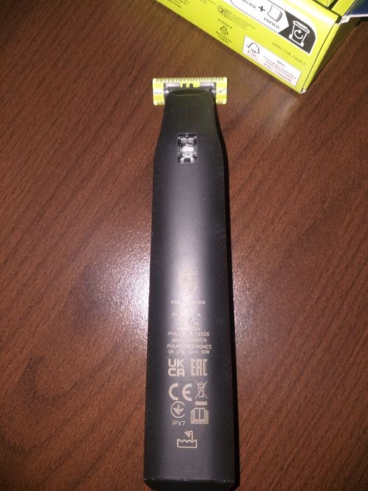 Vând Philips one blade nou